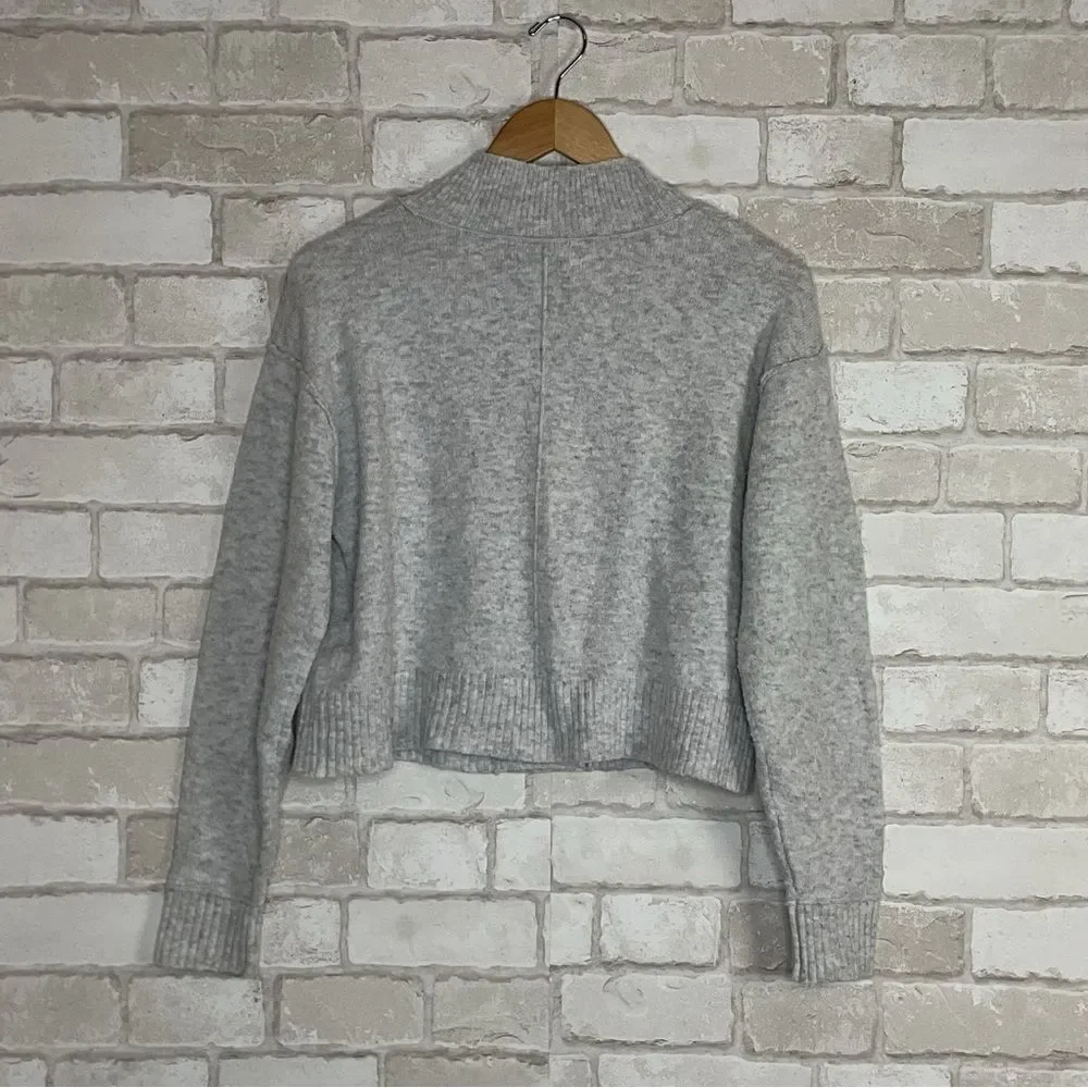 American Eagle Outfitters Light Gray Knit Button Up Cardigan Size XS